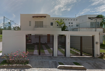 Casa en fraccionamiento en  Orca 103, Los Delfines, 48325 Puerto Vallarta, Jal., México