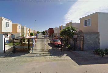 Casa en  Calle Limonaria, Valles Del Paraíso, Nuevo Laredo, Tamaulipas, México
