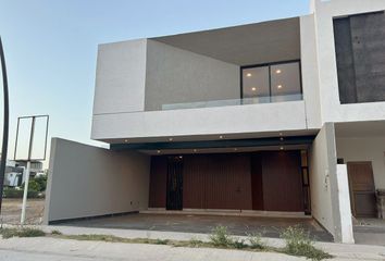 Casa en  El Mayorazgo Residencial, Camino A Capellanía De Loera, Autopista Poniente, León, Guanajuato, México