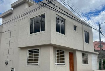 Casa en  Calle Amadeo Izquieta 2-81, Quito, Ecu