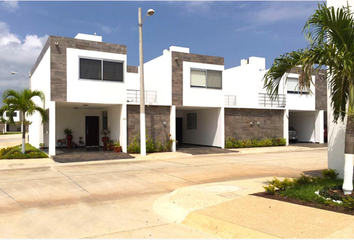 Casa en  Fraccionamiento Real Campestre, Del Bosque, Pensiones, Coatzacoalcos, Veracruz, México