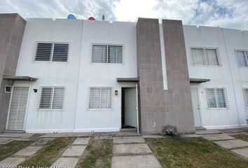 Casa en  Fraccionamiento Viñedos, Libramiento Norponiente, Fraccionamiento Viñedos, Toscana, Querétaro, México