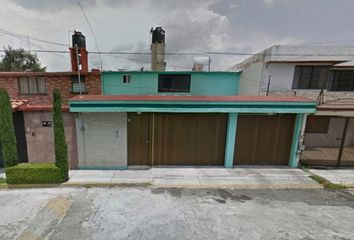 Casa en  C. Pinos, Casa Blanca, Metepec, Estado De México, México