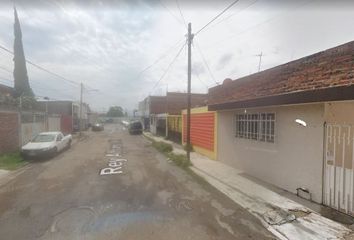Casa en  Rey Alfonso Xiii, Los Reyes, Irapuato, Guanajuato, México