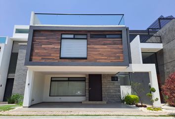 Casa en fraccionamiento en  Parque Baja California Sur, Boulevard De Los Volcanes, Lomas De Angelópolis, Puebla, México