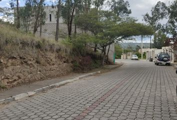 Terreno Comercial en  Urb. Juan Montalvo Nayon, Quito, Ecuador