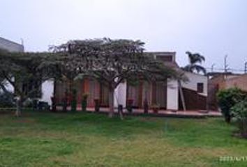 Casa en  Los Almendros 168, Lima, Perú