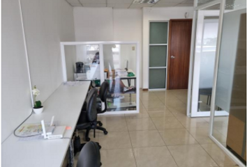 Oficina en  Avenida Juan Tanca Marengo, Guayaquil, Ecu