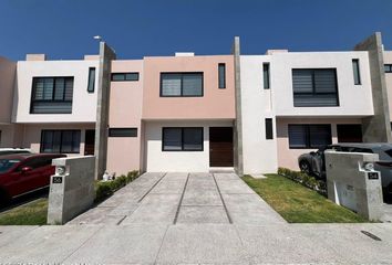 Casa en fraccionamiento en  Calle Marqués De Castelar 147-165, Virreyes Residencial, Santiago De Querétaro, Querétaro, 76146, Mex