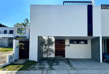 Casa en fraccionamiento en  Los Robles Residencial, Prol. Mariano Otero Km 5.5, Los Robles, 45066 Zapopan, Jal., México