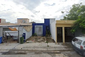 Casa en  Calle Misión De Santa Clara, Misión Del Carmen, Playa Del Carmen, Quintana Roo, México