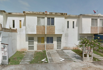 Casa en fraccionamiento en  Avenida Las Olas, Las Olas, Veracruz, México