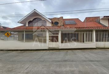 Casa en  Aristóteles &, Cuenca, Ecuador