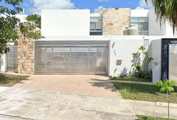 Casa en  Residencial Altabrisa, Calle 15, Colonia Altabrisa, Mérida, Yucatán, México