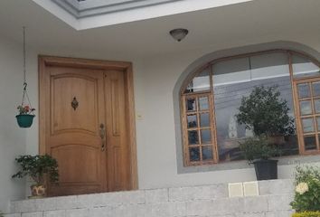 Casa en  Urbanización Santa Lucía, Calle 1, Cumbayá, Quito, Ecuador