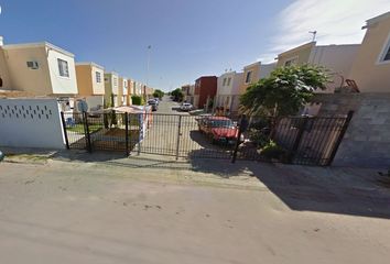 Casa en  Calle Limonaria, Valles Del Paraíso, Nuevo Laredo, Tamaulipas, México