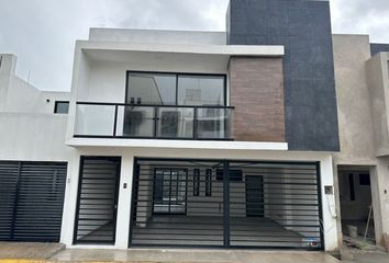 Casa en  Morada Del Quetzal, Carretera Xalapa Veracruz, Xallitic, Villa Emiliano Zapata, Veracruz, México