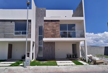 Casa en  Prolongación Boulevard Ramón R. G. Bonfil, Fraccionamiento Valle Del Sol, Pachuca De Soto, Hidalgo, 42082, Mex