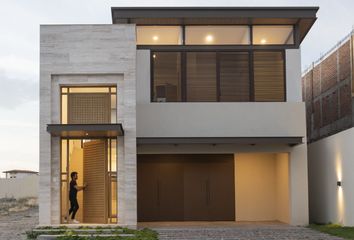 Casa en  La Valenciana Arquitectura Residencial, León, Guanajuato, México