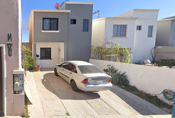Casa en fraccionamiento en  C. Priv. Refinería Cadereyta, Jorge Diaz Serrano, Rosarito, Baja California, México