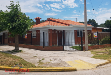 Casa en  Avenida 32 1101, Santa Teresita, Provincia De Buenos Aires, Argentina