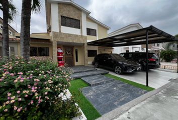 Casa en  Urbanización Los Angeles, Vía A La Costa, Guayaquil, Ecuador