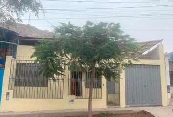 Casa en  Calle Ocho De Octubre, Villa María Del Triunfo, Lima, 15817, Per