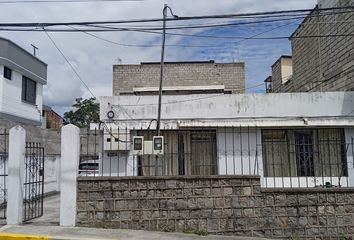 Casa en  Calle Miguel Ángel Arias 2-62, Quito, Ecu