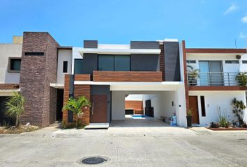 Casa en fraccionamiento en  Boulevard Las Lomas, Veracruz, México