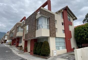 Casa en  Lumbisi, Ecuador