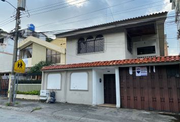 Casa en  Av. Guillermo Pareja Rolando, Guayaquil, Ecuador