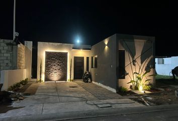 Casa en fraccionamiento en  Plaza La Rioja, Fraccionamiento, Boulevard Riviera Veracruzana, Fraccionamiento Lomas De La Rioja, Veracruz, México