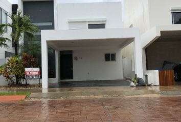 Casa en fraccionamiento en  Residencial Cumbres, Avenida Cumbres, Alamos Ii, Cancún, Quintana Roo, México