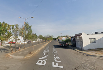 Casa en fraccionamiento en  Valle De Las Mariposas Poniente, 4 Estaciónes, 45653 Valle Dorado Inn, Jal., México