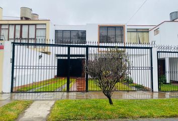 Casa en  Jirón Manuel Vicente Villarán 100, Santiago De Surco, Perú