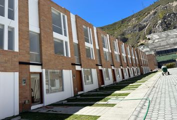 Casa en  Calle Marieta De Veintemilla, Pomasqui, Quito, Ecu