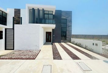 Casa en fraccionamiento en  Lomas Del Sol, Boulevard Riviera Veracruzana, Lomas Del Sol, Veracruz, México