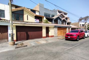 Casa en  Calle Los Ecónomos, La Molina, Perú