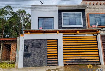 Casa en  3xmf+94g, Cuenca, Ecuador