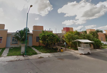 Casa en  C. Laurel 30, Las Palmas 1, 77723 Playa Del Carmen, Q.r., México