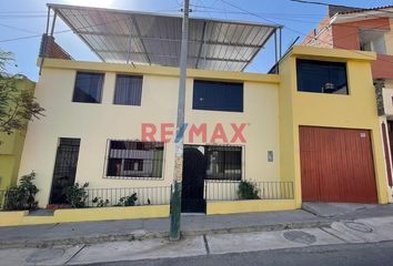 Casa en  Calle César Vallejo 200-298, Cuadra 2, Independencia, Alto Selva Alegre, Arequipa, 04003, Per