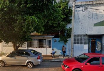 Casa en  Avenida Cuauhtémoc, Guadalupe Victoria, Coatzacoalcos, Veracruz, México