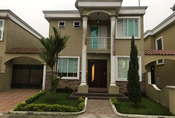 Casa en  Santo Domingo De Los Colorados