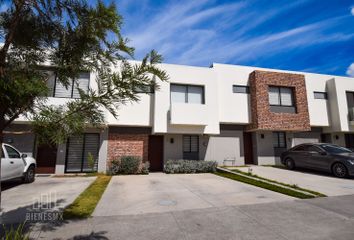 Casa en fraccionamiento en  Calle Vicente Guerrero, Fraccionamiento Valle Imperial, Zapopan, Jalisco, 45134, Mex