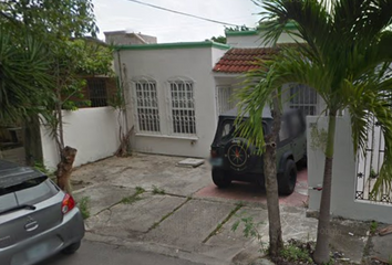 Casa en  Chicharra 377, Sm 51, Cancún, Quintana Roo, México