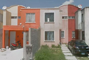 Casa en fraccionamiento en  Calle Lago San Martín, Galaxia Del Carmen Ii, Playa Del Carmen, Quintana Roo, México