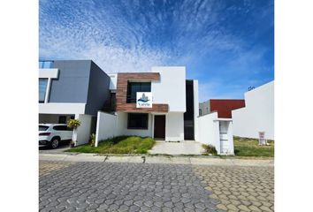 Casa en fraccionamiento en  Fraccionamiento Monteolivo, Diagonal Rancho San Isidro, Santiago Momoxpan, San Andrés Cholula, Puebla, México