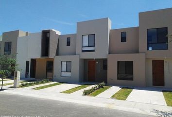 Casa en  Zákia Querétaro, Paseos De Zakia Poniente, Santiago De Querétaro, Querétaro, México