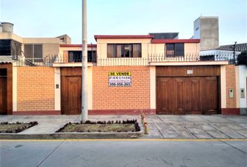 Casa en  Avenida Paseo La Castellana 863, Santiago De Surco, Perú