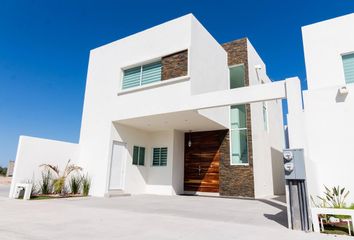Casa en fraccionamiento en  Fraccionamiento Coronado, Bcs, Boulevard Pino Payas, La Paz, Baja California Sur, México